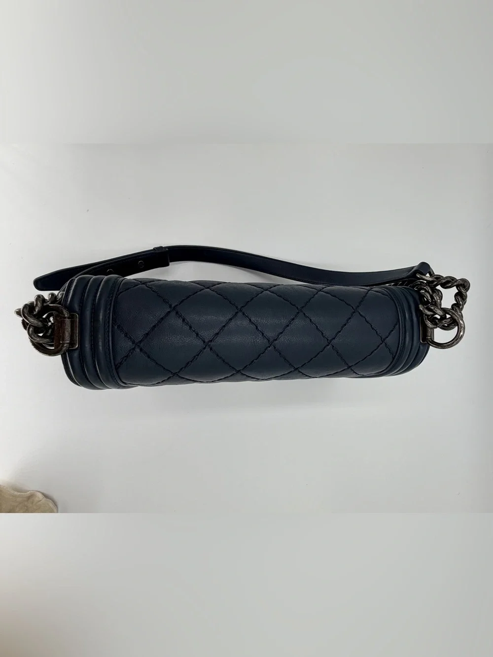 💙CHANEL Navy Quilted Medium Boy Bag 💙